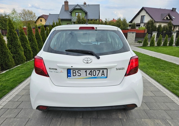 Toyota Yaris cena 34000 przebieg: 149000, rok produkcji 2015 z Suwałki małe 56